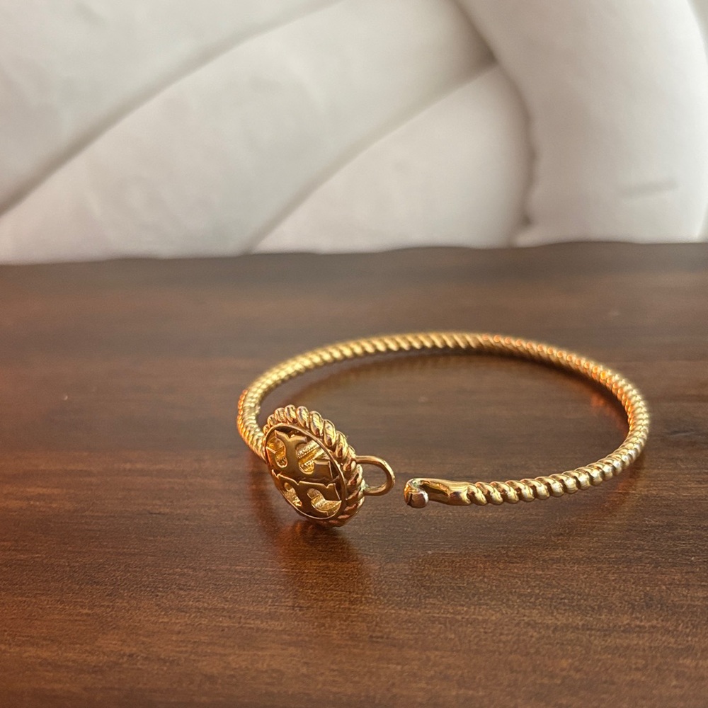 Elegant Gold Tory Burch Logo Hinged Clip
Bangle Bracelet - Picture 4 of 7